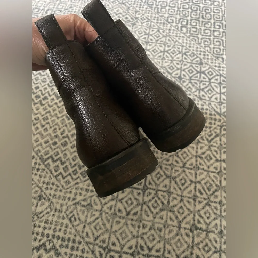 Men’s Ecco boots 9